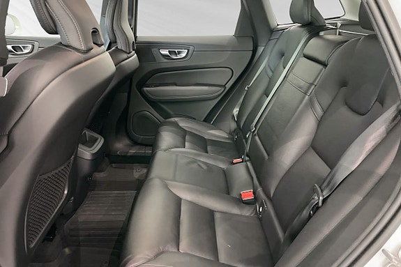 Volvo XC60 8 of 19