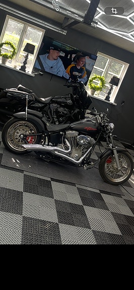 Harley-Davidson Softail Standard 2 of 4