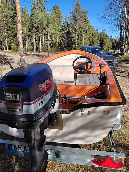 Ideal 520, 30 hp. EVINRUDE, 80-VAGN 2 of 5