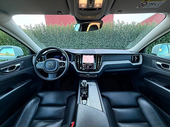 Volvo XC60 11 of 21