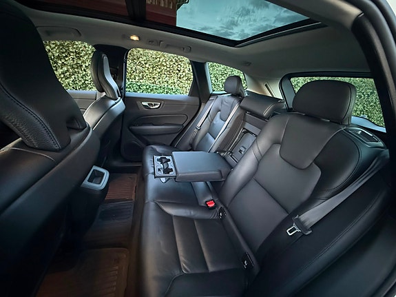 Volvo XC60 15 of 21