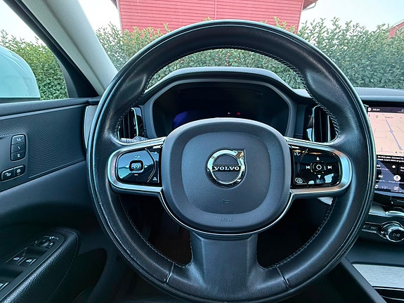Volvo XC60 12 of 21