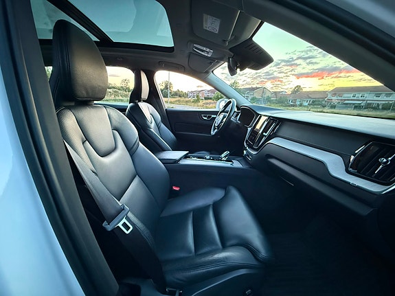 Volvo XC60 14 of 21