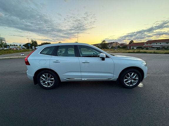 Volvo XC60 2 of 5