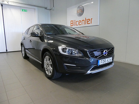 Volvo V60 Cross Country 3 of 5
