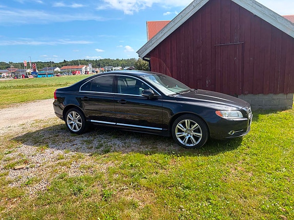 Volvo S80 2 of 5