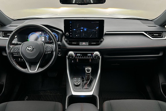 Toyota RAV4 Plug-in Hybrid 3 of 3