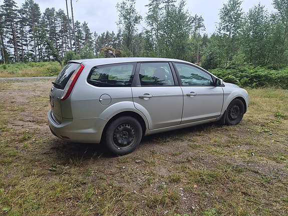 Ford Focus 2 of 3