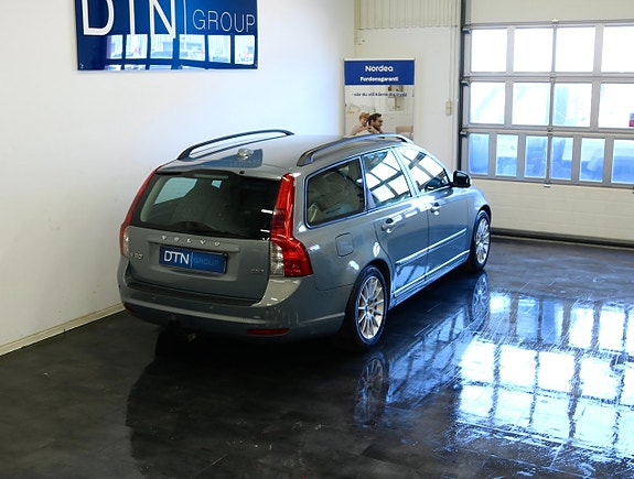 Volvo V50 2 of 5