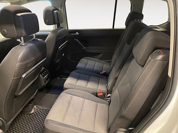 Volkswagen Touran 13 of 26