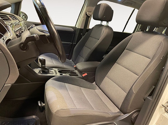 Volkswagen Touran 10 of 26
