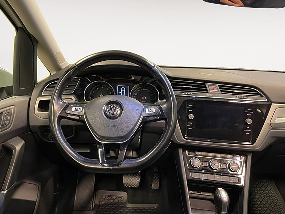 Volkswagen Touran 12 of 26