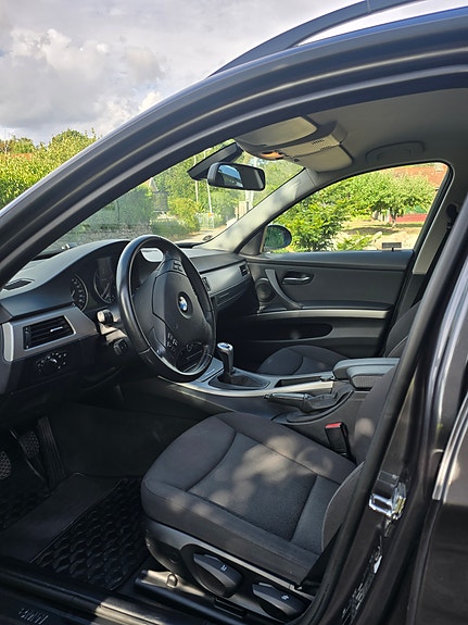 BMW 320d 3 of 5