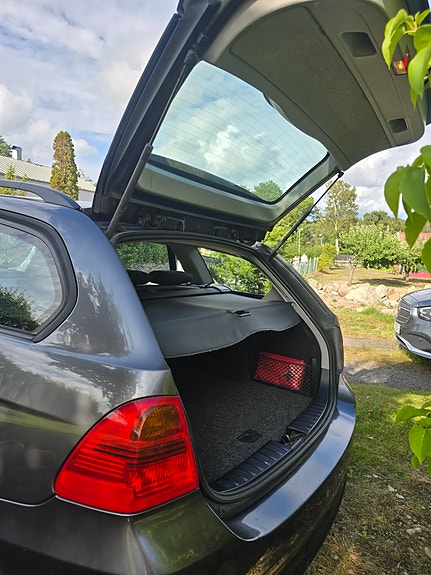 BMW 320d 4 of 5