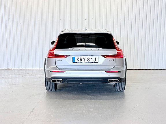 Volvo V60 Cross Country 4 of 5