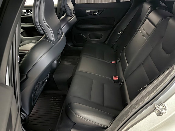 Volvo V60 Cross Country 12 of 22