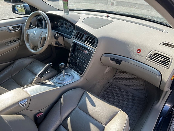 Volvo V70 6 of 7