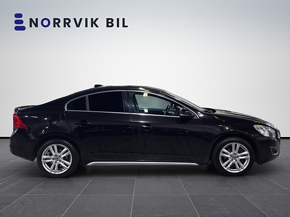 Volvo S60 4 of 5