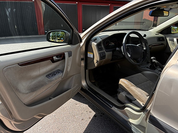 Volvo V70 6 of 10