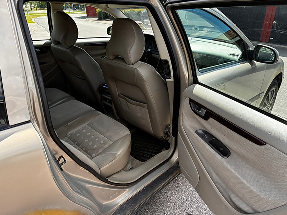 Volvo V70 7 of 10