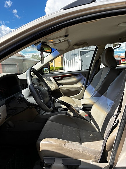 Volvo V70 8 of 10