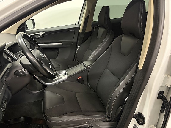 Volvo XC60 8 of 13