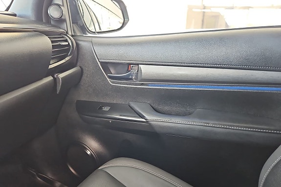 Toyota HiLux 16 of 16