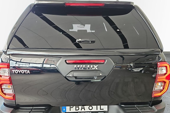 Toyota HiLux 10 of 16