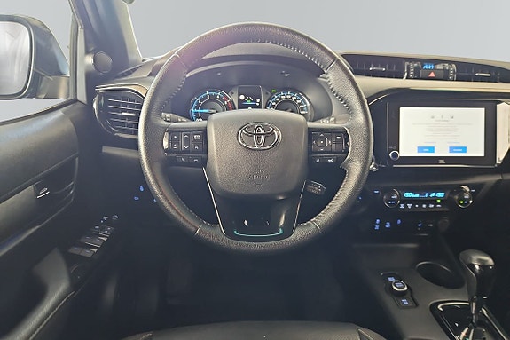 Toyota HiLux 9 of 16