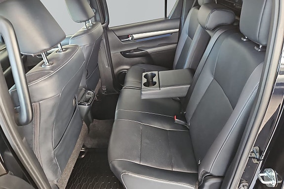 Toyota HiLux 7 of 16