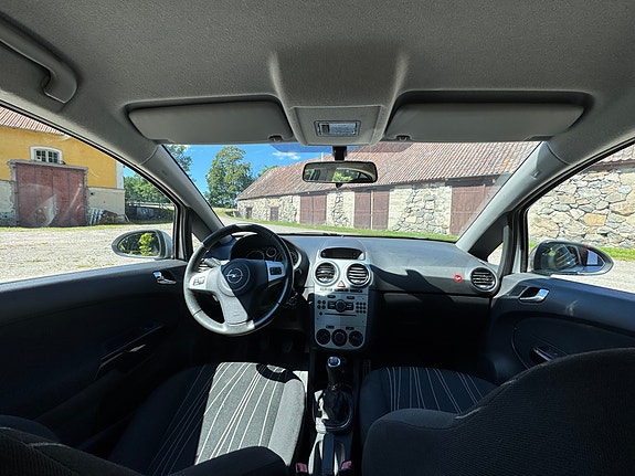 Opel Corsa 2 of 5