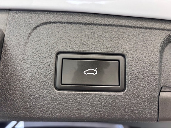 Volkswagen Passat 13 of 30