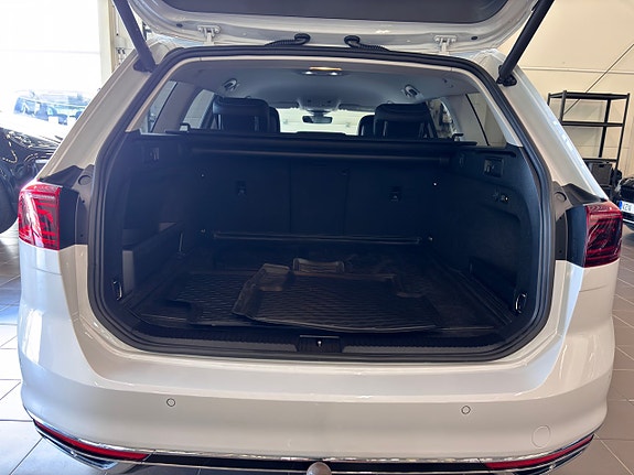 Volkswagen Passat 12 of 30