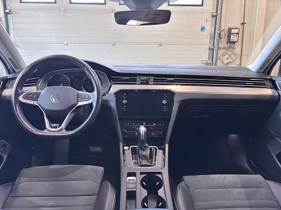 Volkswagen Passat 15 of 30