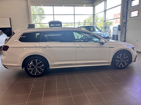 Volkswagen Passat 7 of 30