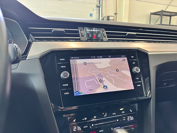 Volkswagen Passat 24 of 30
