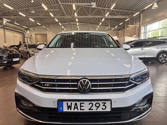 Volkswagen Passat 9 of 30