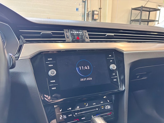 Volkswagen Passat 17 of 30