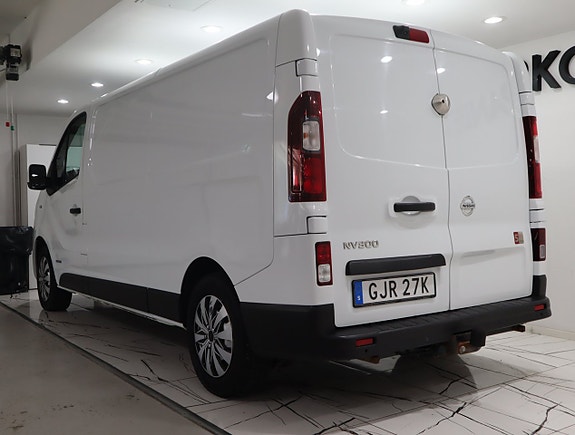 Nissan NV300 4 of 5