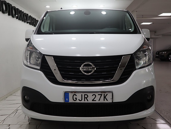 Nissan NV300 2 of 5
