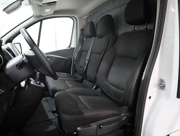 Nissan NV300 13 of 21