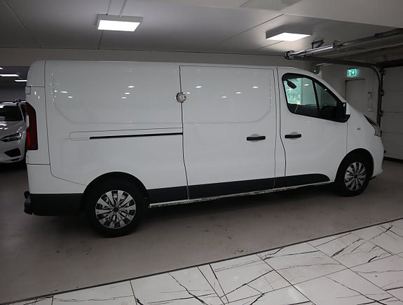 Nissan NV300 6 of 21