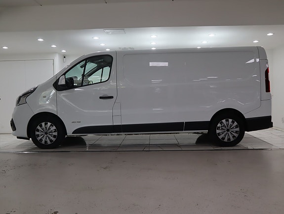 Nissan NV300 3 of 5