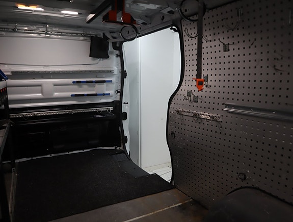 Nissan NV300 12 of 21