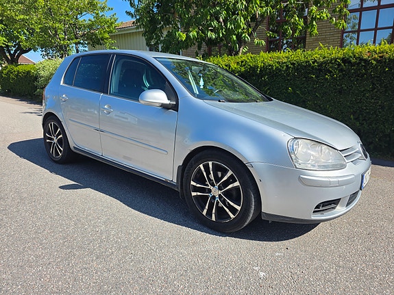 Volkswagen Golf V 2 of 5