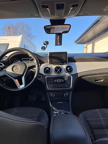 Mercedes-Benz GLA200 5 of 7