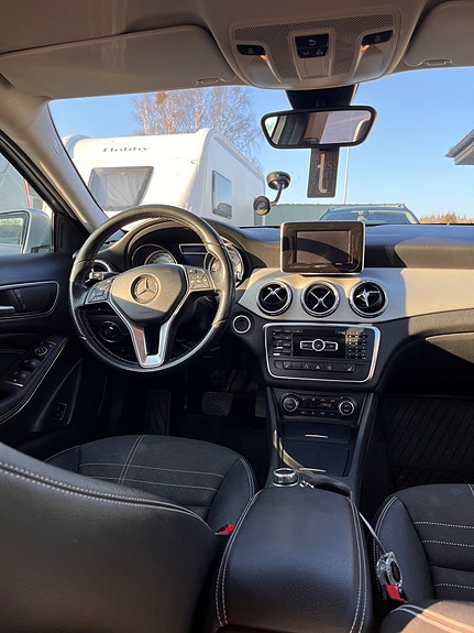 Mercedes-Benz GLA200 6 of 7