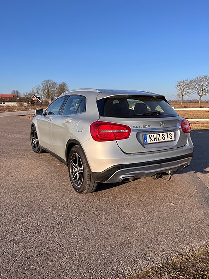 Mercedes-Benz GLA200 4 of 7