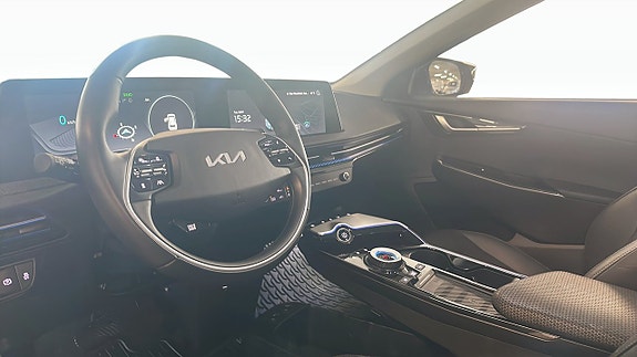 Kia EV6 4 of 5