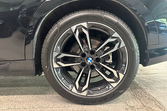 BMW iX2 15 of 18